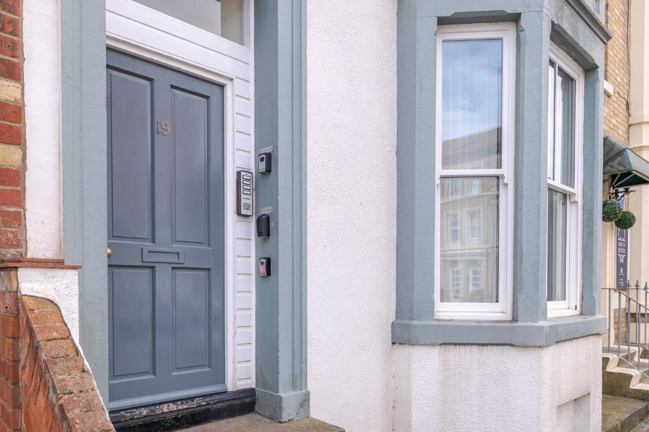 Apartamento Whitby Heights Exterior foto